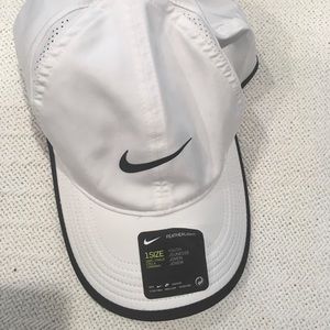NWT Nike White Aerobill Dri-Fit Lightweight Hat